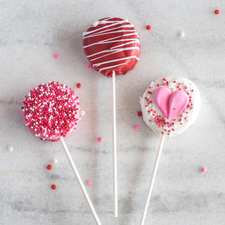  Recipe for Valentine's Day Oreo Pops