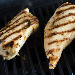 https://hamiltonbeach.ca/assets/components/phpthumbof/cache/lemon-thyme-chicken-marinade-1.4c41b9314906fca047cdbd2c273151cf.jpg