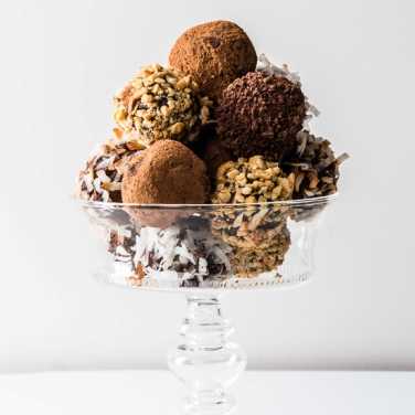 No-Bake Coconut Chocolate Almond Truffles